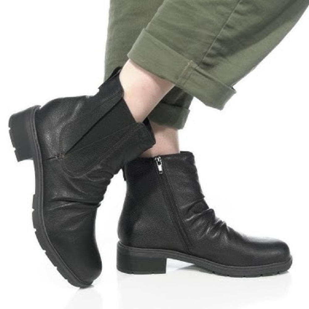 Clarks Hearth Rose Leather Ankle Boots
